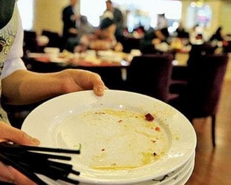 Việc đến thu thập đĩa cũng có thể là cách nhân viên kích thích thời gian ăn của bạn.